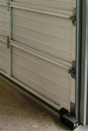 * roller-door-lock.jpg